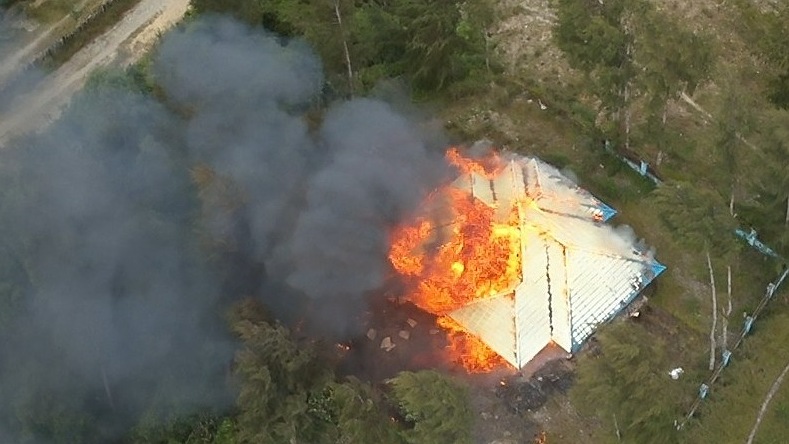 kembali-berulah-kkb-bakar-rumah-warga-bantuan-pemerintah-intan-jaya