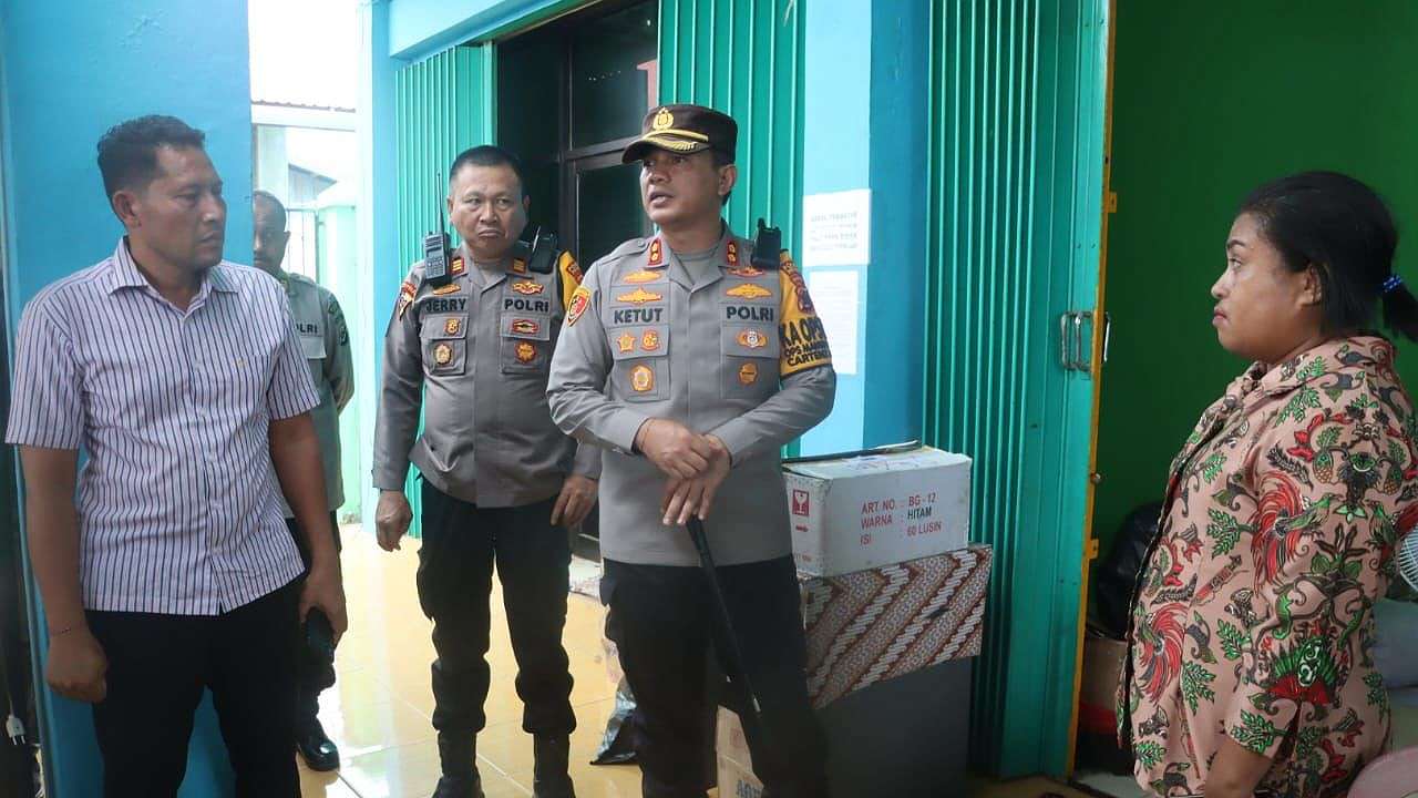 kapolres-merauke-tinjau-gudang-logistik-kpu