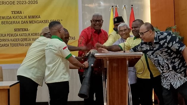 pemuda-katolik-mimika-rakercab-john-rettob-ingatkan-selalu-dekat-dengan-masyarakat