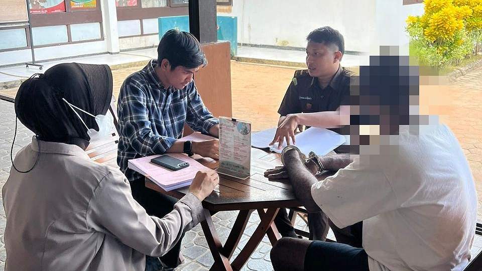 sk-tersangka-kasus-pemerkosaan-diserahkan-ke-kejari-merauke