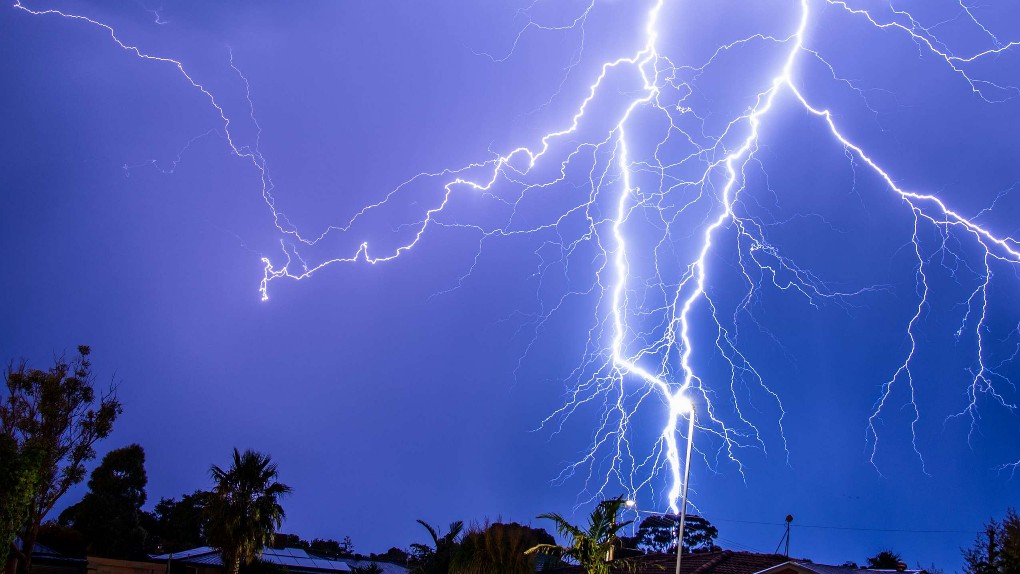 dua-pendulang-emas-tersambar-petir-satu-tewas