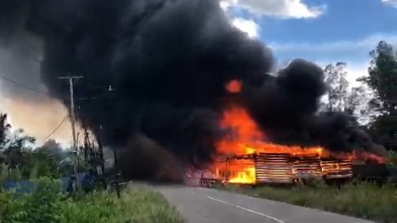 belasan-kios-di-mimika-timur-ludes-terbakar-penyebab-belum-diketahui