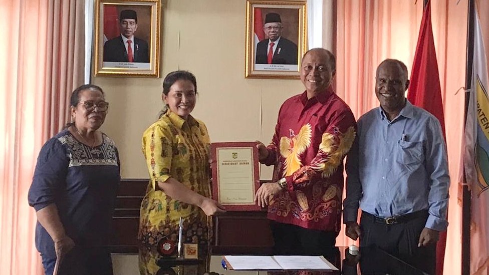 sertijab-pj-sekda-mimika-robert-mayaut-siapapun-pimpinannya-harus-tetap-loyal