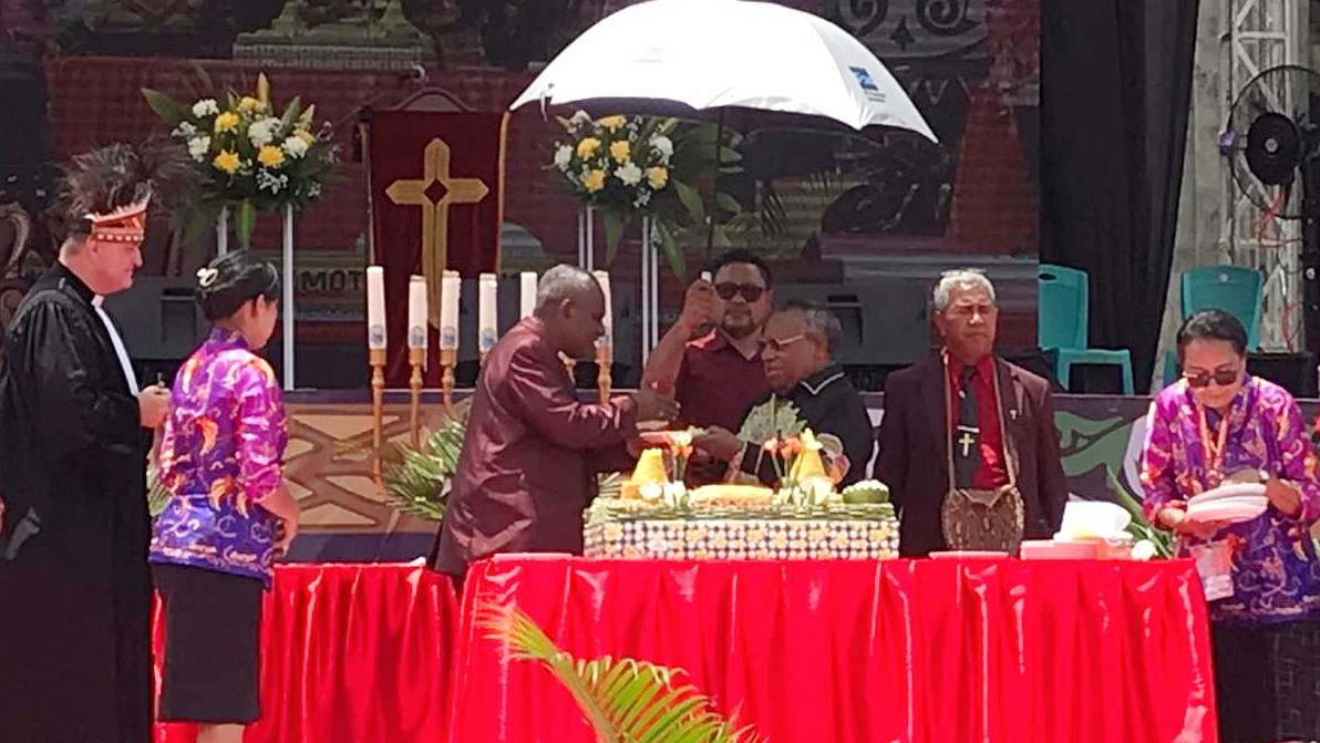 bupati-omaleng-hadiri-hut-pekabaran-injil-masuk-papua-ke-169