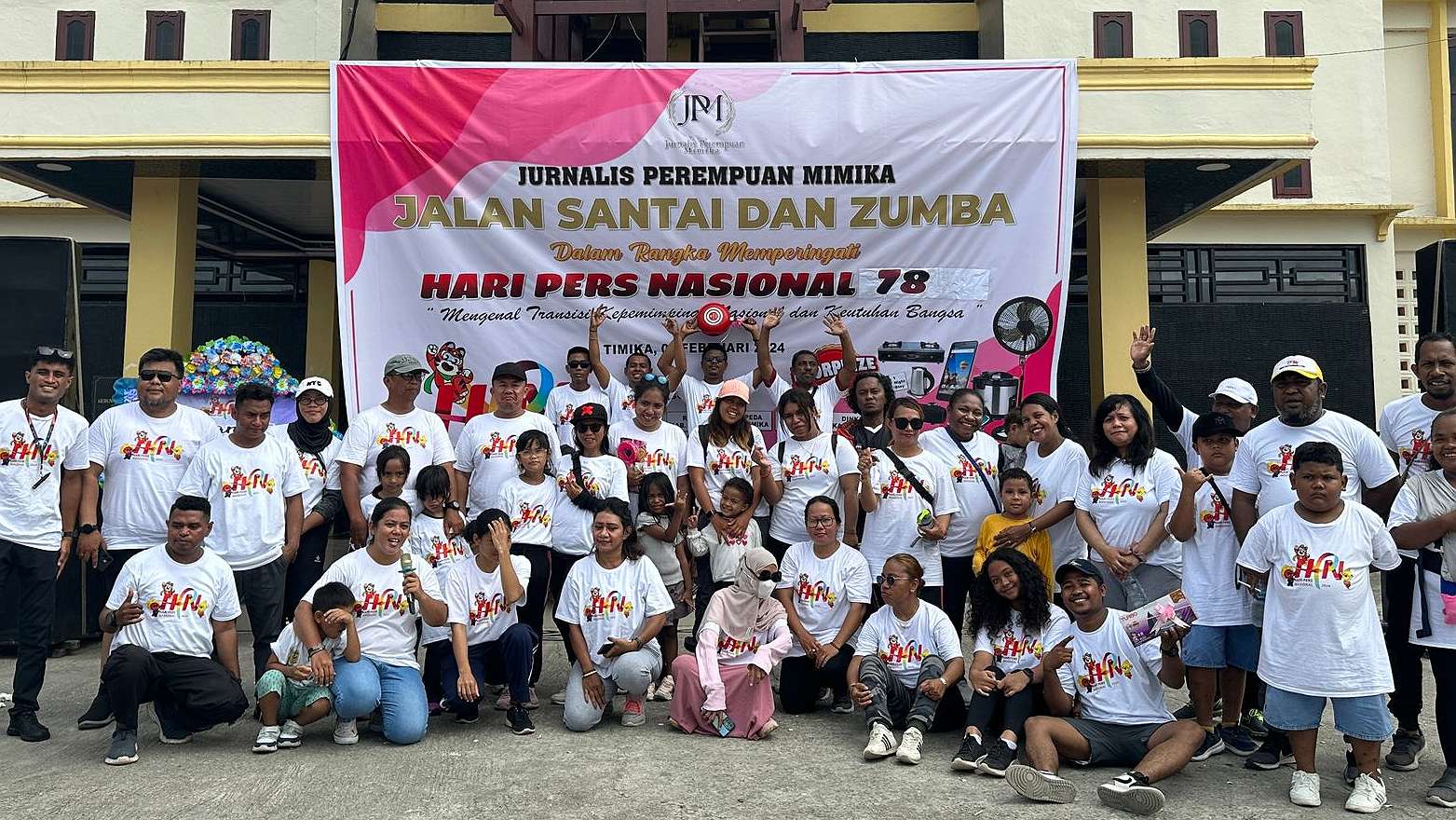 jurnalis-perempuan-mimika-jalan-santai-rayakan-hpn-ke-78