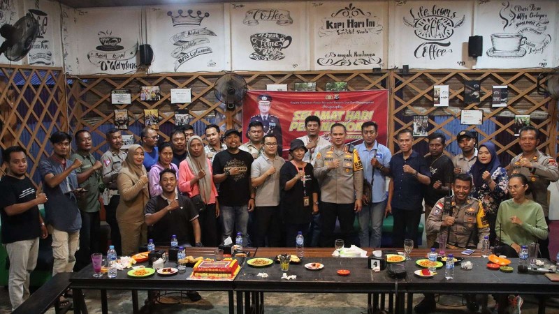 hpn-ke-78-kapolres-merauke-beri-kejutan-kepada-wartawan