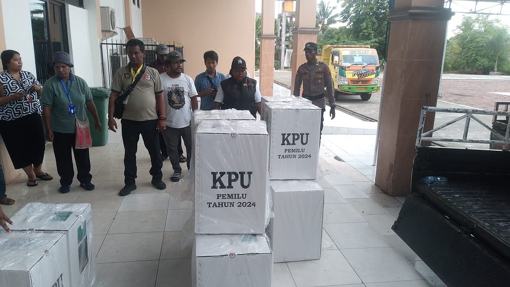 kpu-mimika-pastikan-distribusi-logistik-pemilu-rampung-h-1-pencoblosan