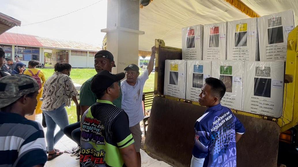 h-1-pencoblosan-kpu-merauke-distribusikan-logistik-ke-11-kelurahan-4-kampung