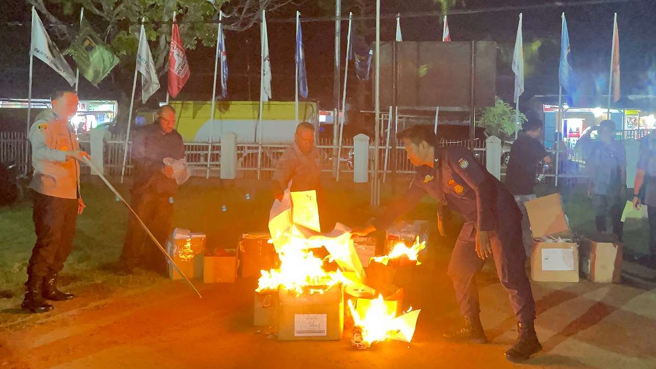 kpu-merauke-musnahkan-ribuan-surat-suara-rusak