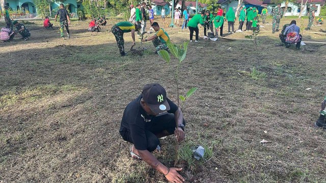 sambut-hut-kostrad-ke-63-pasukan-raja-yonif-754enk-tanam-63-pohon