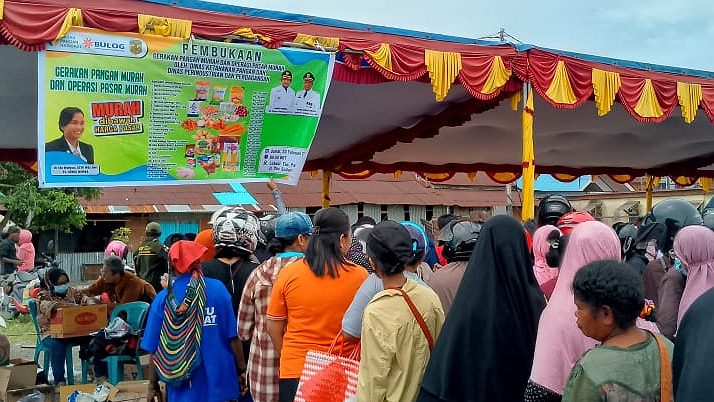 operasi-pasar-murah-beras-laris-manis