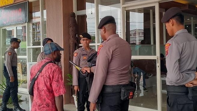 aparat-perketat-pengamanan-pleno-rekapitulasi-kpu-mimika