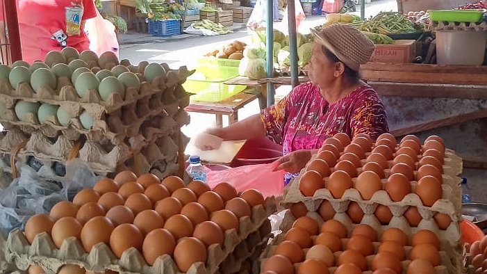 tak-hanya-beras-harga-telur-juga-naik