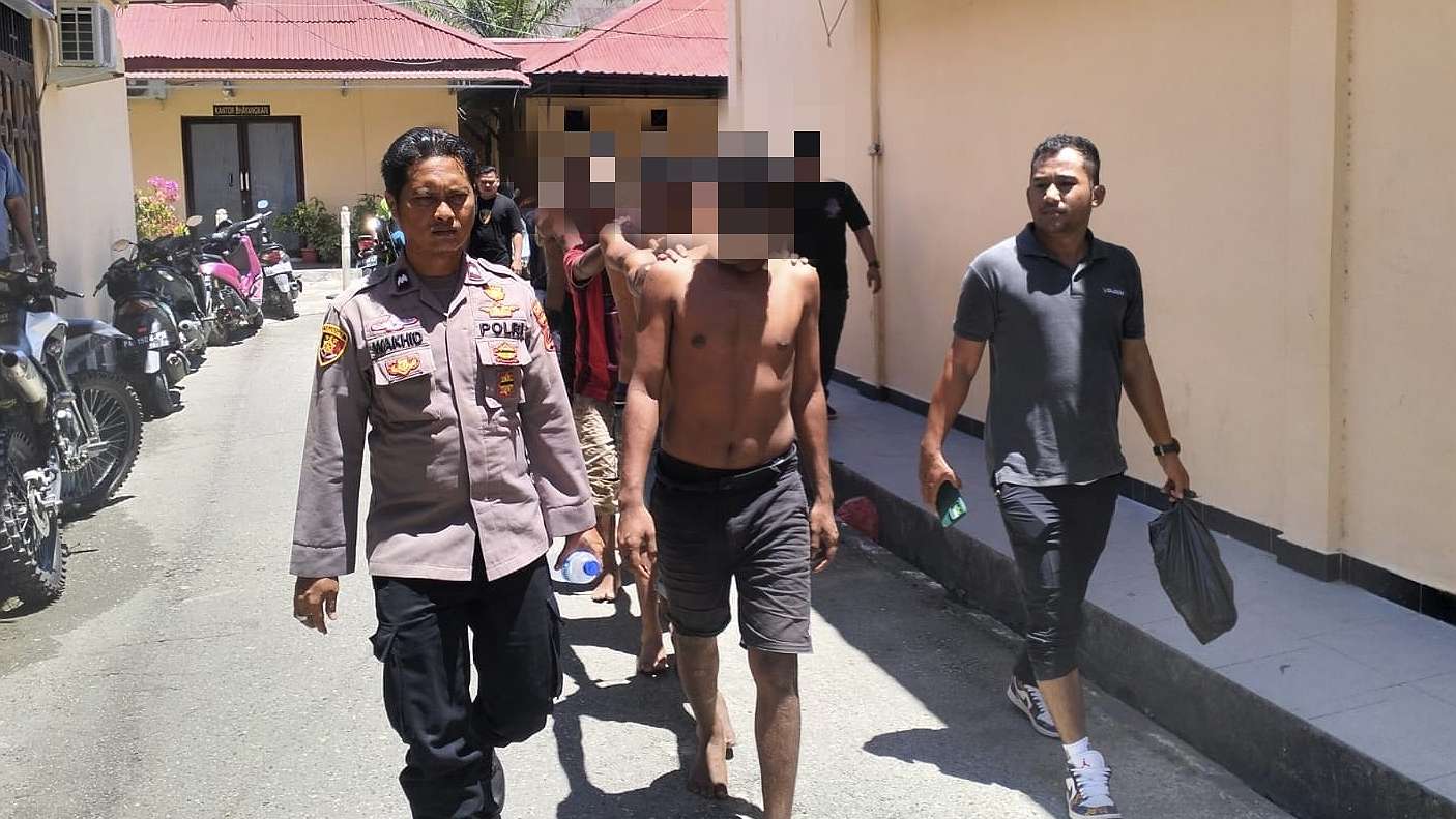 ricuh-pesta-ulang-tahun-31-warga-ditangkap-6-polisi-terluka