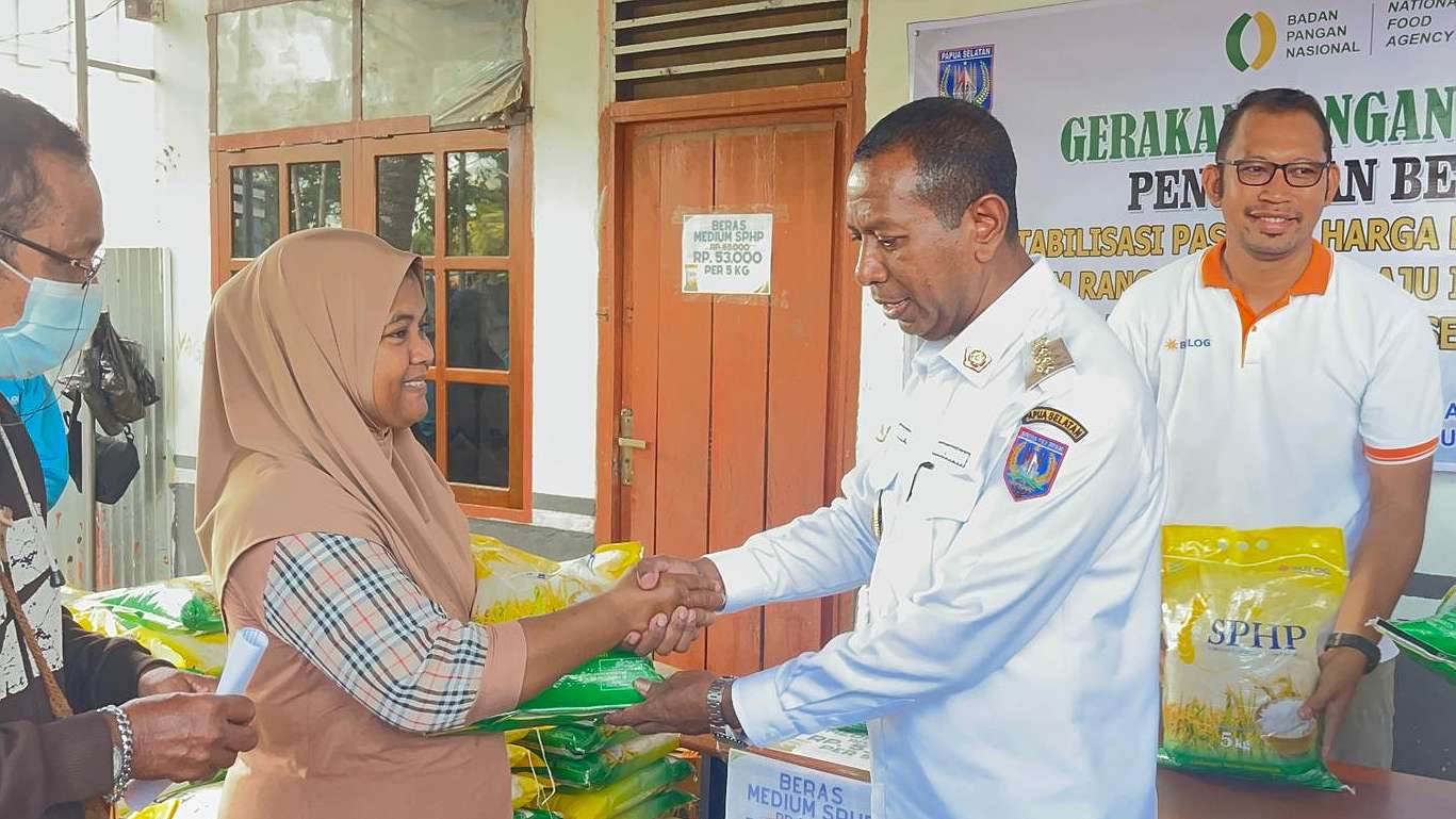 pemprov-papua-selatan-jual-beras-murah-bantu-warga-kurang-mampu