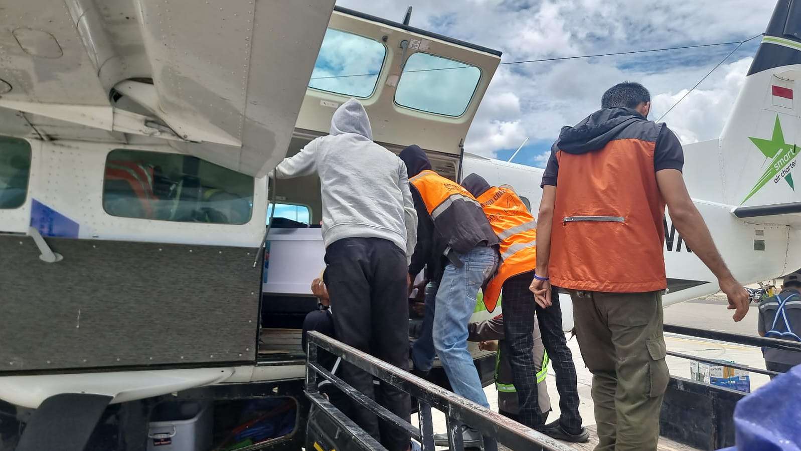 jenazah-warga-sipil-korban-penembakan-kembali-diterbangkan-ke-intan-jaya