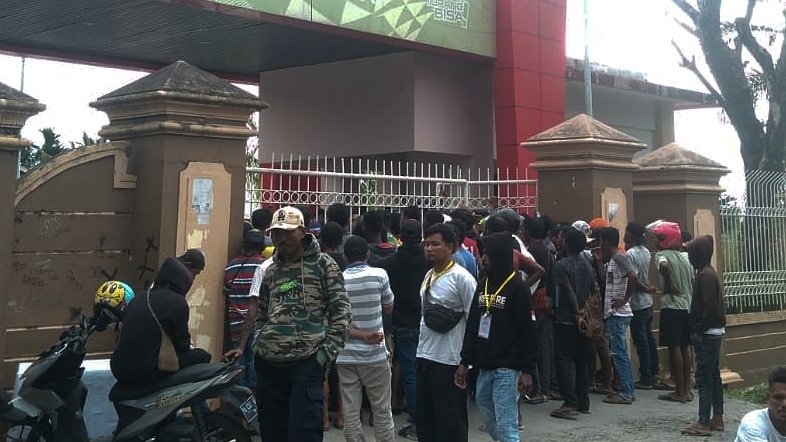 helper-logistik-pemilu-unjuk-rasa-tuntut-upah-yang-belum-dibayar