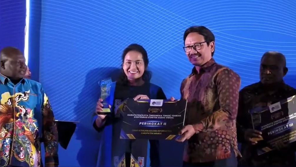 pemkab-mimika-terima-penghargaan-konten-audio-visual-terbaik-dari-kemenkominfo