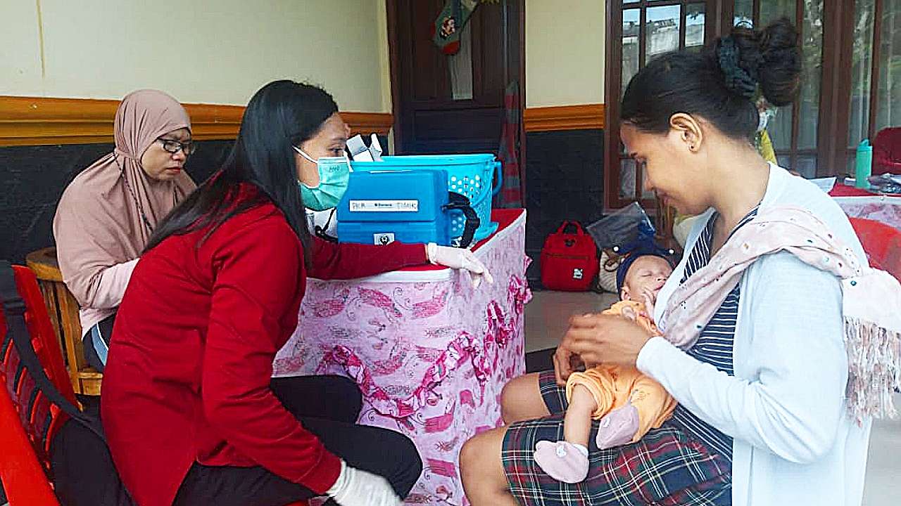 melihat-posyandu-di-dingo-narama