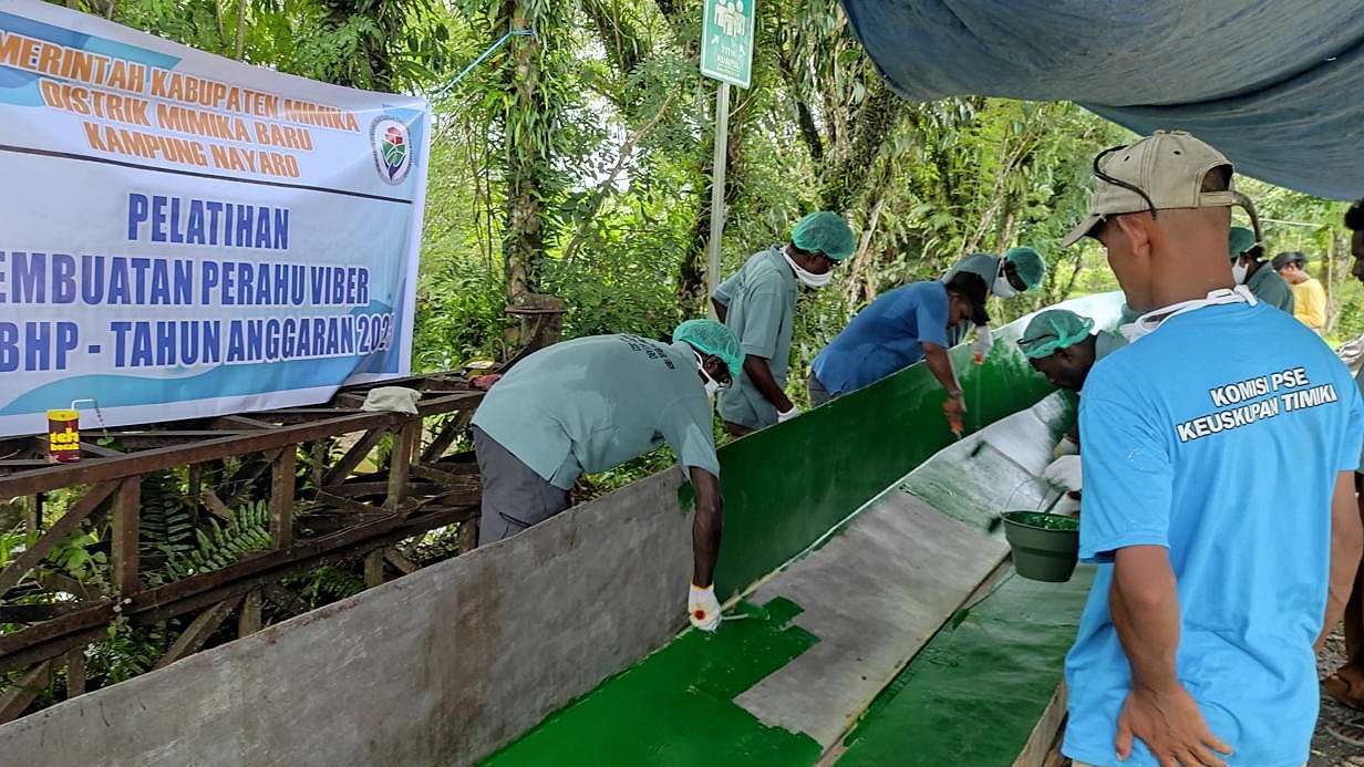 10-nelayan-kampung-nayaro-dilatih-bikin-perahu-fiberglass