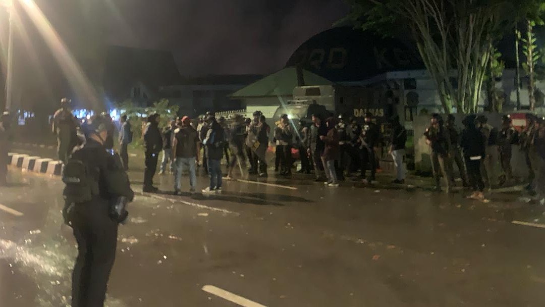 pendukung-salah-satu-caleg-serang-lokasi-pleno-kpu-jayawijaya