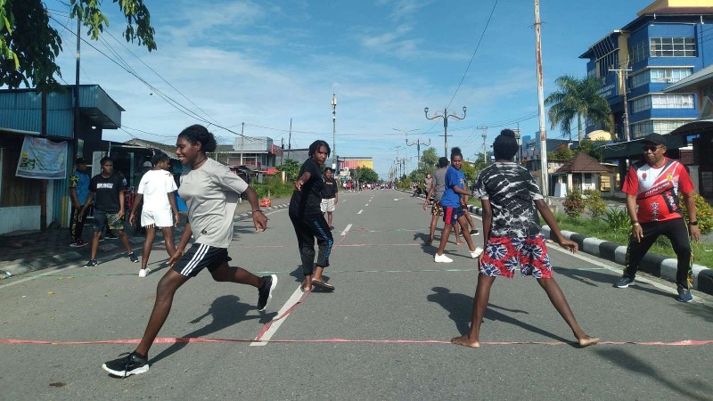 portina-manfaatkan-cfd-mimika-perkenalkan-olahraga-tradisional