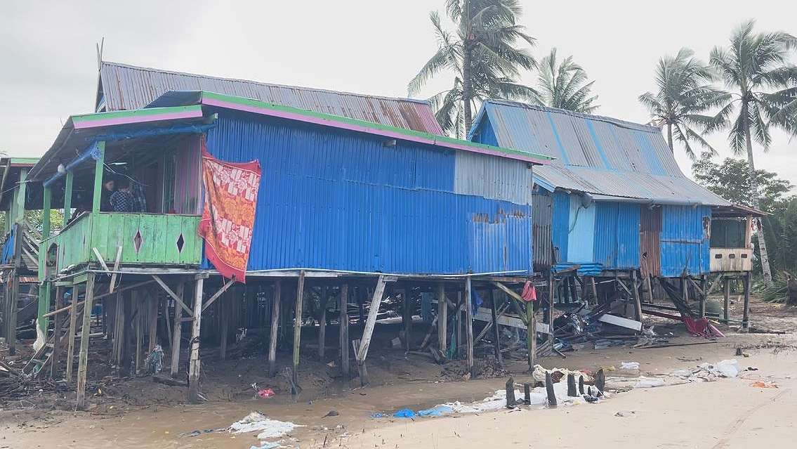banjir-rob-di-merauke-dua-rumah-warga-hilang-tersapu-ombak