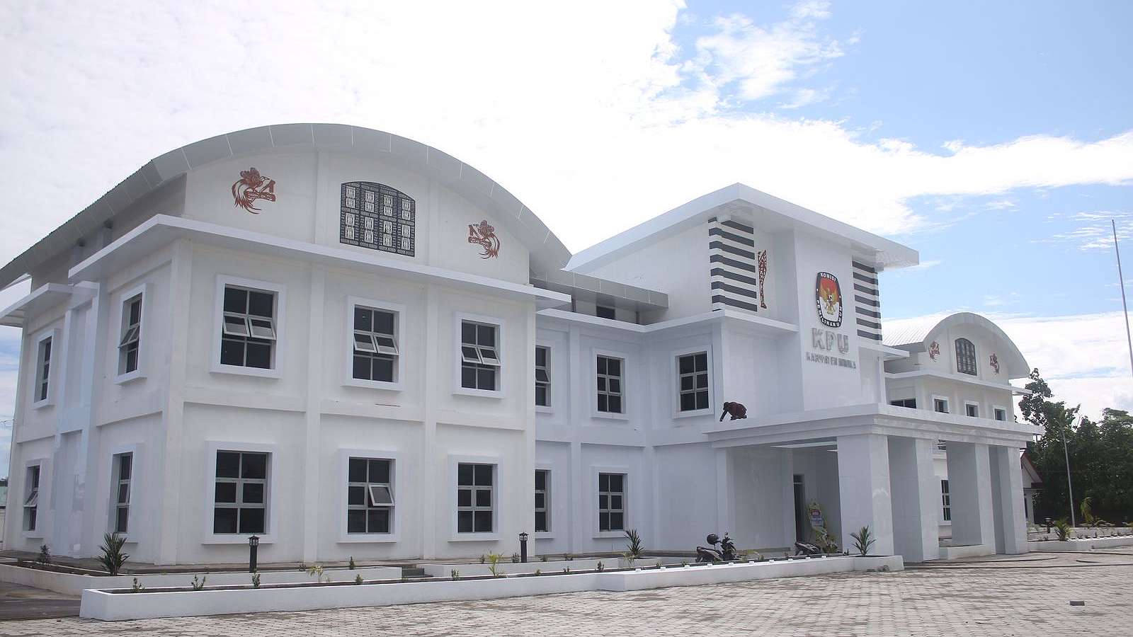 sudah-diresmikan-kenapa-kantor-kpu-mimika-belum-ditempati