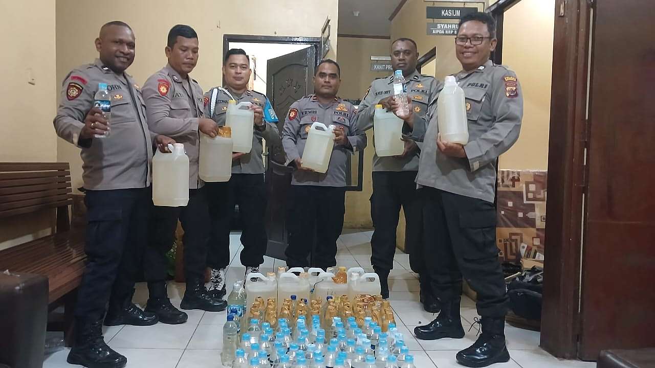 sita-ratusan-liter-sopi-di-pelabuhan-kapolsek-punya-anggota