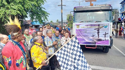 parade-paskah-oikumene-bupati-mimika-jadikan-mimika-kota-penuh-toleransi