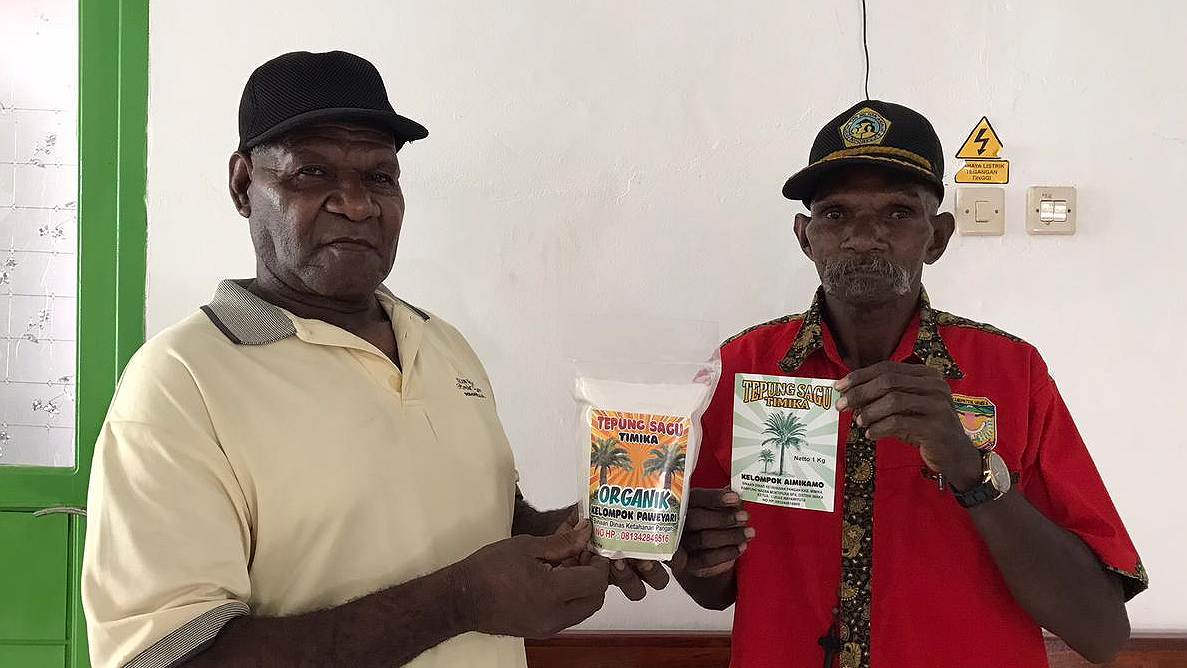 dari-sagu-lukas-wayawiyuta-sekolahkan-anak-hingga-perguruan-tinggi