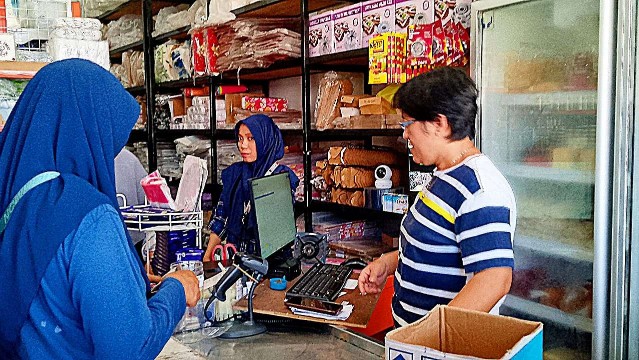 warga-mulai-berburu-bahan-kue-lebaran
