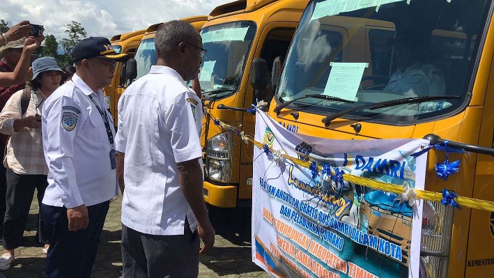 Peluncuran 11 unit mini bus angkutan umum, Rabu (27/3/2024). Foto: Faris/Papua60detik