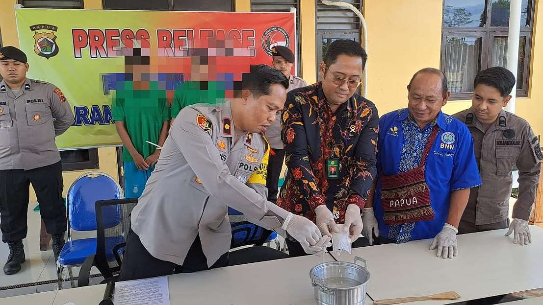 polres-mimika-musnahkan-barang-bukti-sabu-sabu-dari-dua-penangkapan
