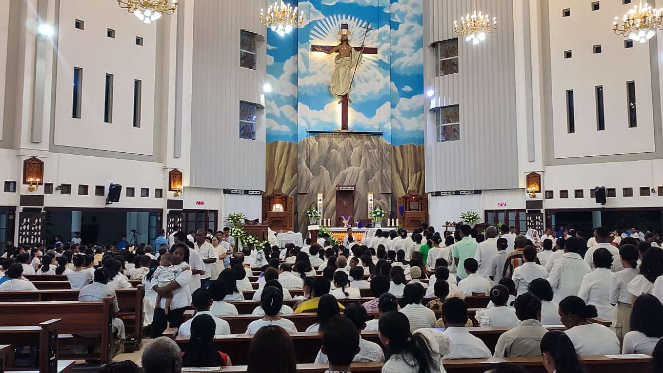 misa-kamis-putih-pastor-rinto-ingatkan-umat-selalu-rendah-hati