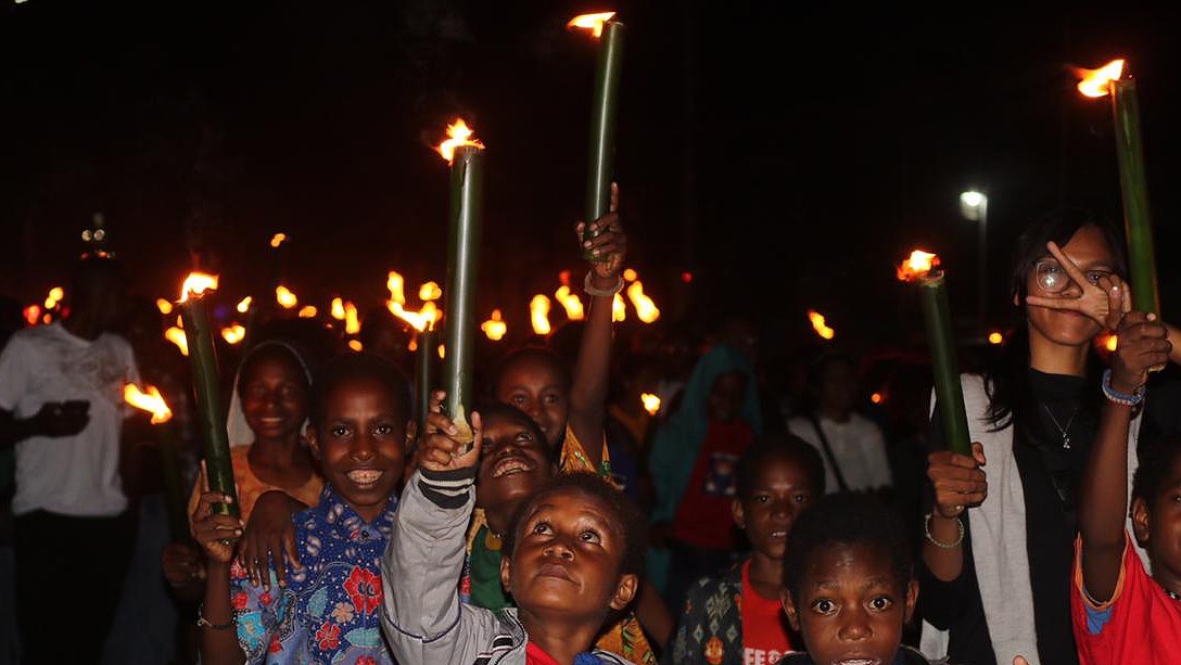 ribuan-umat-kristiani-timika-pawai-obor-sambut-fajar-paskah