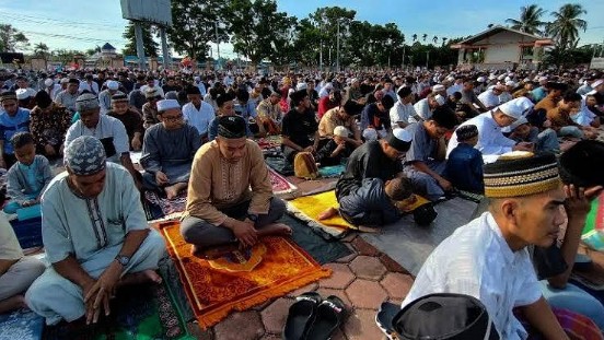 Umat Islam di Timika melaksanakan salat Id. Foto: Dok/ Papua60detik