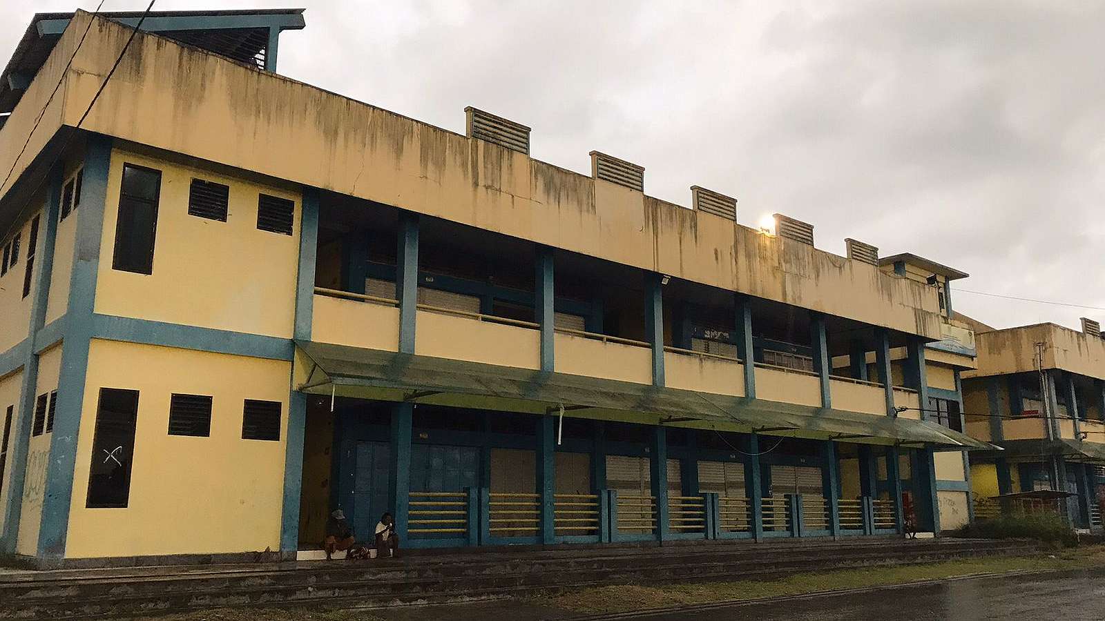 lapak-kosong-gedung-a1-a2-pasar-sentral-belum-juga-ditertibkan