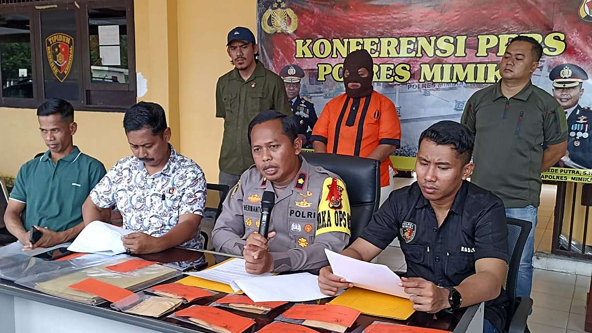polisi-tangkap-pelaku-penipuan-berkedok-debt-collector-8-unit-mobil-diamankan