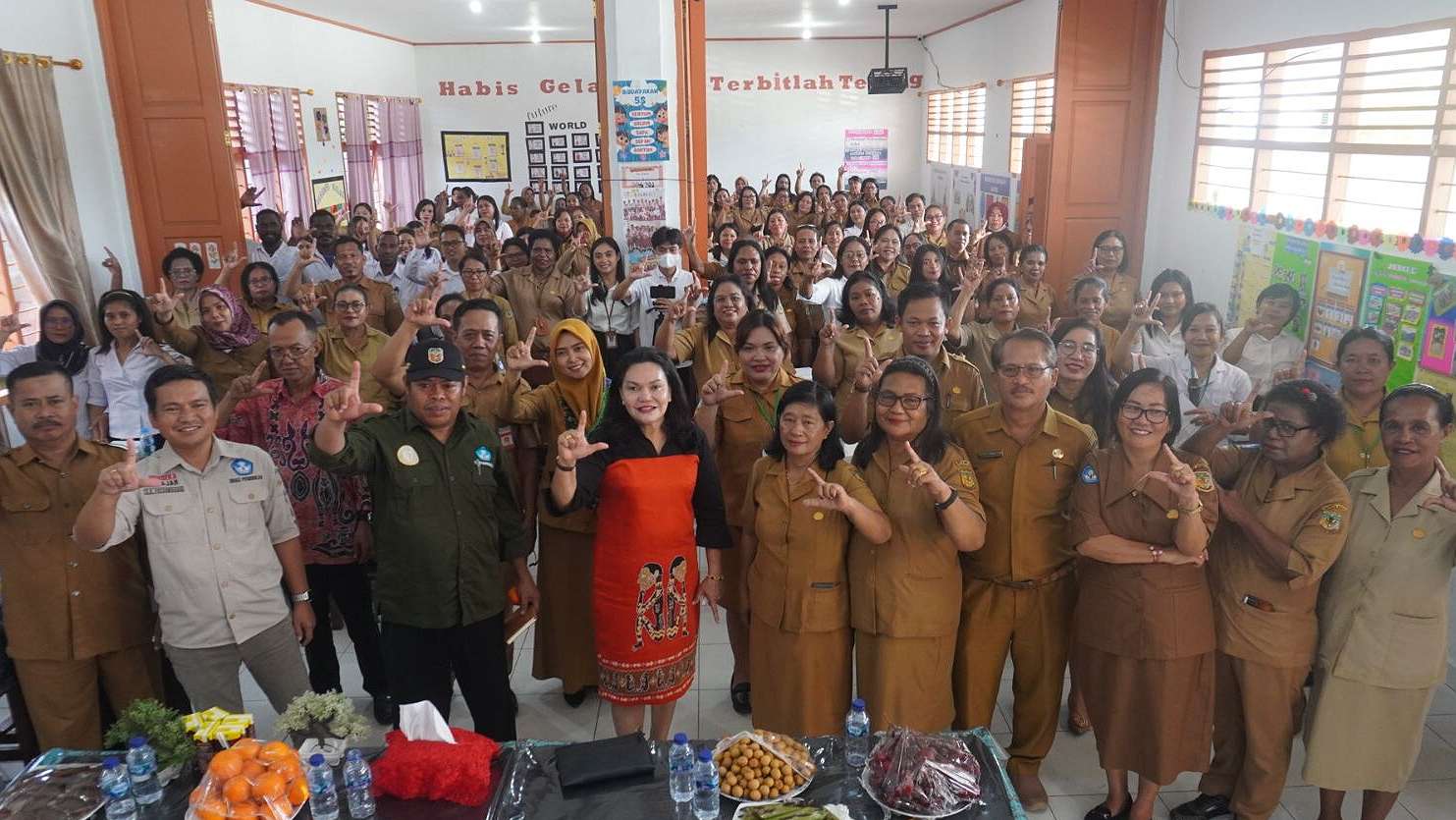 ratusan-guru-di-mimika-dilatih-matematika-gasing