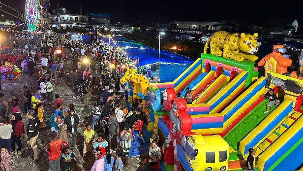 Pasar malam di Jalan Yos Sudarso Timika. Foto: Faris/Papua60detik