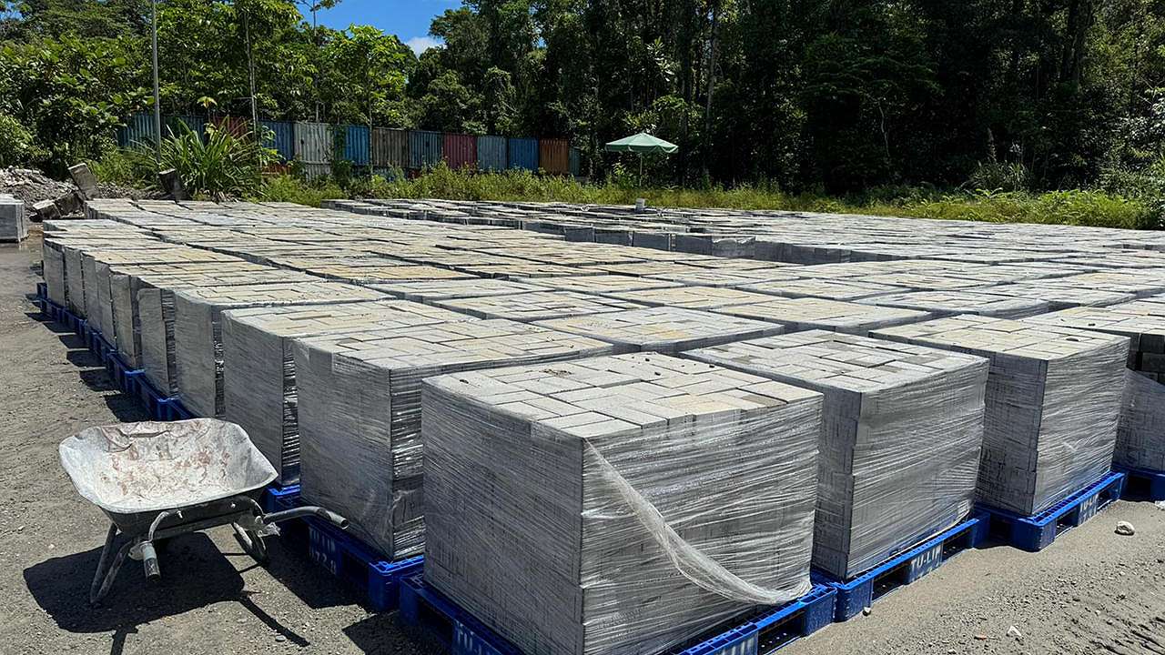 Paving block dari tailing PT Freeport Indonesia, Foto: Faris/Papua60detik