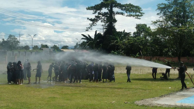 begini-cara-siswa-sma-negeri-4-mimika-rayakan-berakhirnya-uas