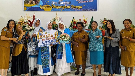 bkmt-mimika-juara-lomba-merangkai-bunga-peringatan-hari-kartini