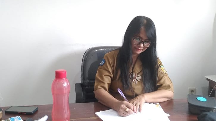 Kepala SMP Negeri 8, Tania Sihombing. Foto: Martha/Papua60detik