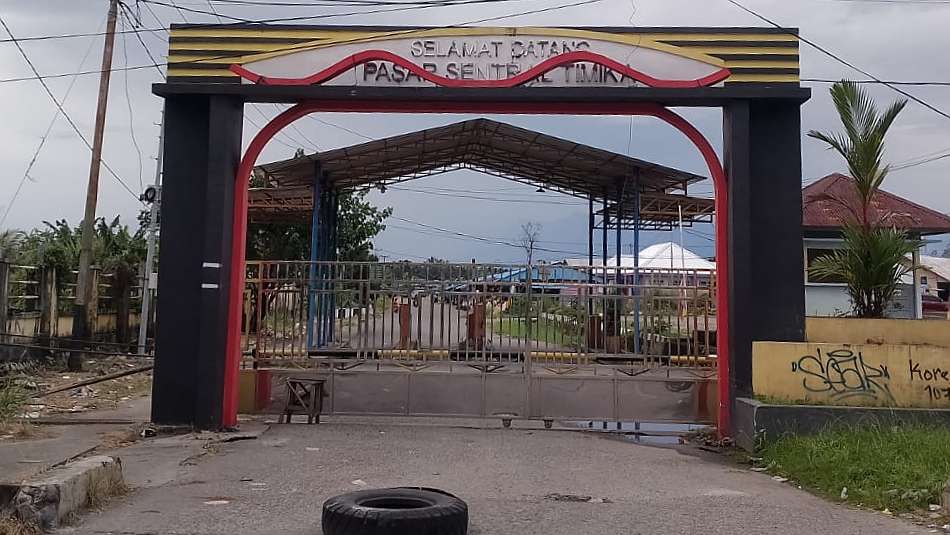 pintu-masuk-pasar-sentral-dipalang-pedagang-malah-bersyukur