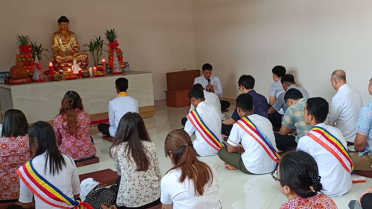 Suasana perayaan ibadah waisak 2568 TB/2024 di Vihara Bodhi Mandala, Jalan Hasanuddin (Kompleks Irigasi), Mimika, Papua Tengah, Rabu (23/05/2024). Foto:Martha/ Papua60detik
