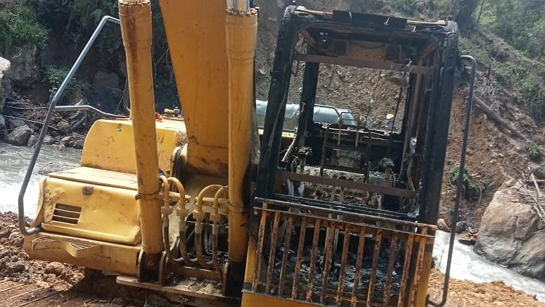 alat-berat-pt-gunung-selatan-dibakar-polisi-duga-kuat-pelakunya-kkb