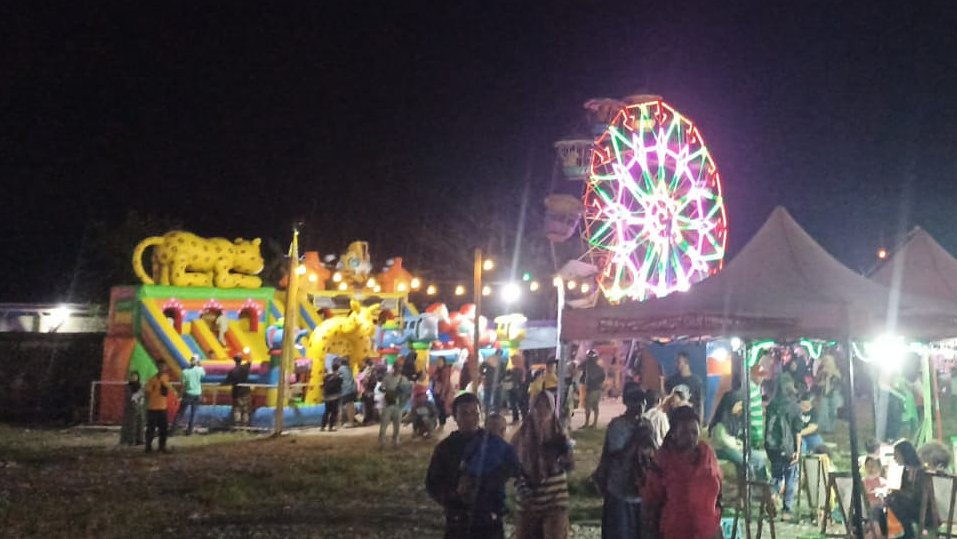 Wahana pasar malam di depan Pasar Sentral Timika. Foto: Febri/ Papua60detik