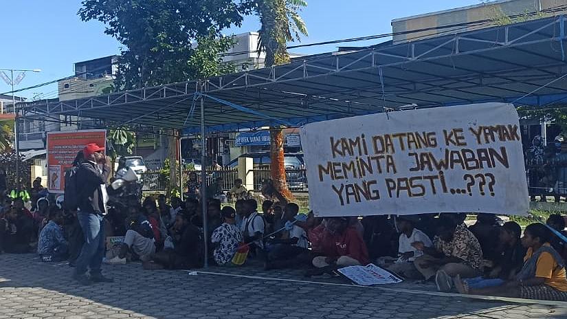 solidaritas-peduli-pendidikan-kembali-berunjuk-rasa-di-kantor-ypmak